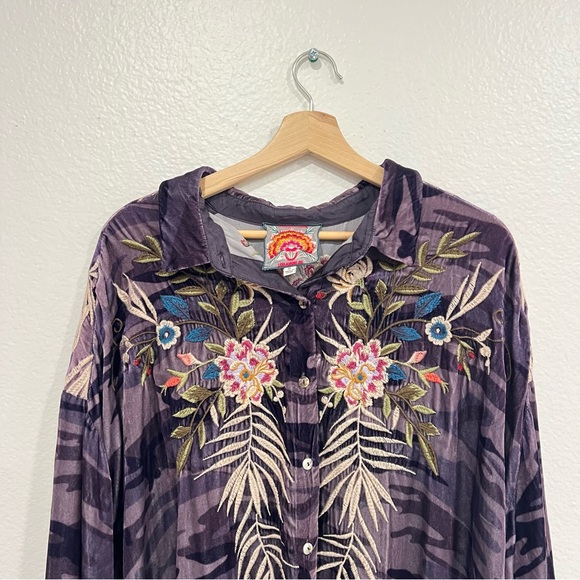 EUC Johnny Was embroidered velvet purple top - Picture 4 of 5